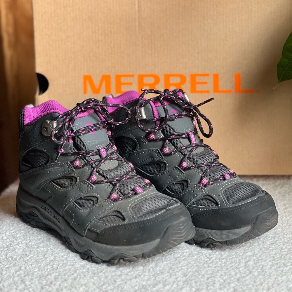 Merrell Kids Hiking Boots • Big Kids Size 2 • Granite & Berry
